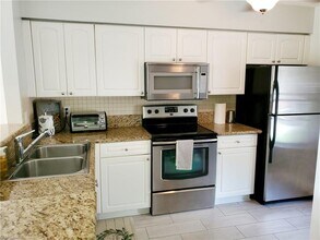 25484 Cockleshell Dr-Unit -905 in Bonita Springs, FL - Building Photo - Building Photo