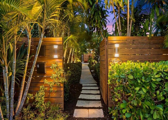 808 NE 17th Way, Unit 2