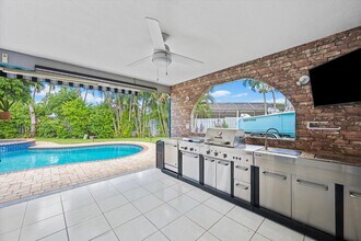 12139 Big Cone Ct in Wellington, FL - Foto de edificio - Building Photo