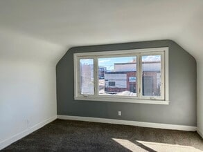 81 Roberts Ave, Unit Upper in Buffalo, NY - Building Photo - Building Photo