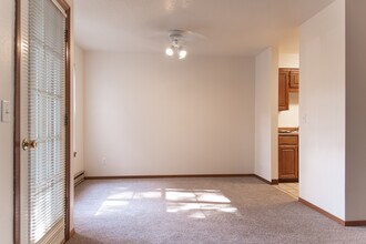 Devonshire Manor in Aloha, OR - Building Photo - Building Photo