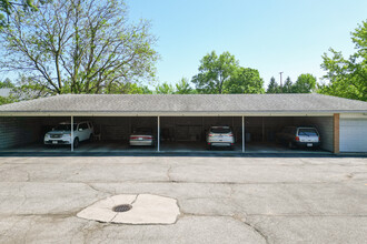 3947 W Sylvania Ave in Toledo, OH - Foto de edificio - Building Photo