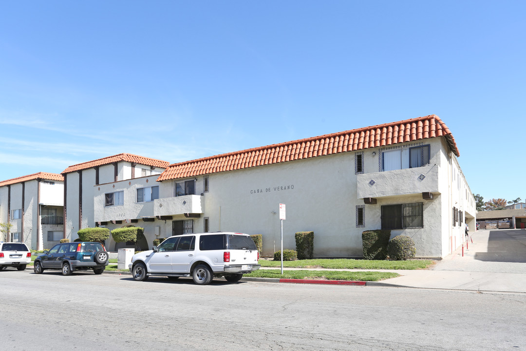 Casa De Verano in Oxnard, CA - Building Photo