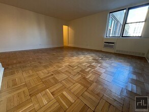 East 79th Street in New York, NY - Foto de edificio - Building Photo