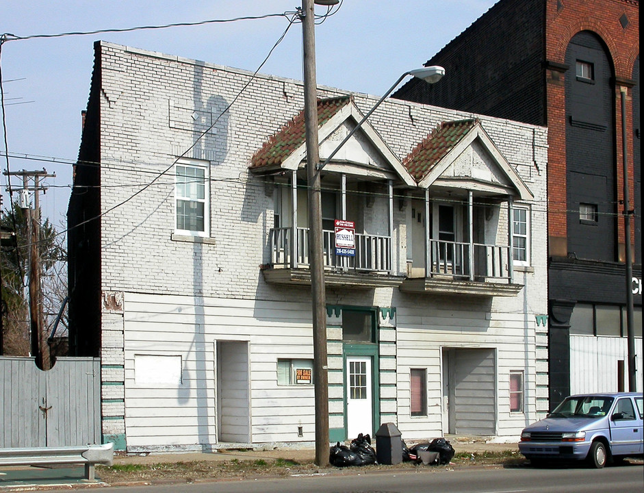 7405 St Clair Ave in Cleveland, OH - Building Photo