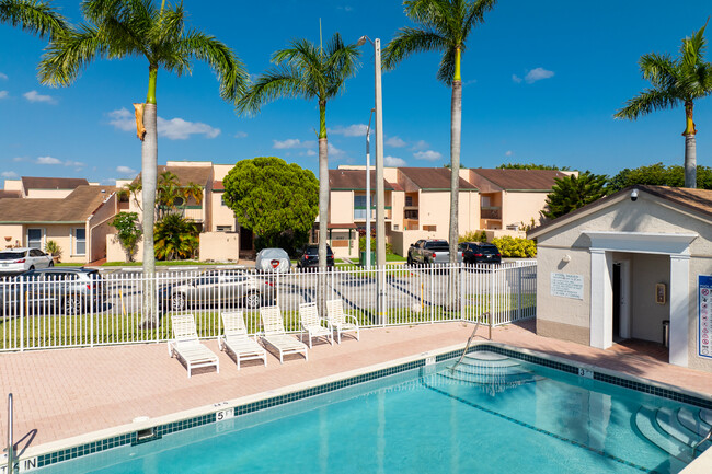 Oakview in Miami, FL - Foto de edificio - Building Photo