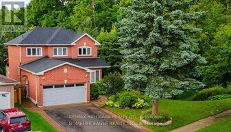 410 Clearmeadow Blvd in Newmarket, ON - Building Photo