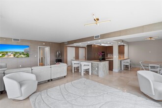 3350 SW 27th Ave in Miami, FL - Building Photo - Building Photo
