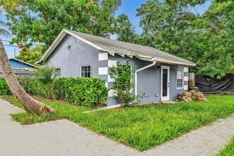 394 SE 5th Ave-Unit -b in Delray Beach, FL - Building Photo - Building Photo