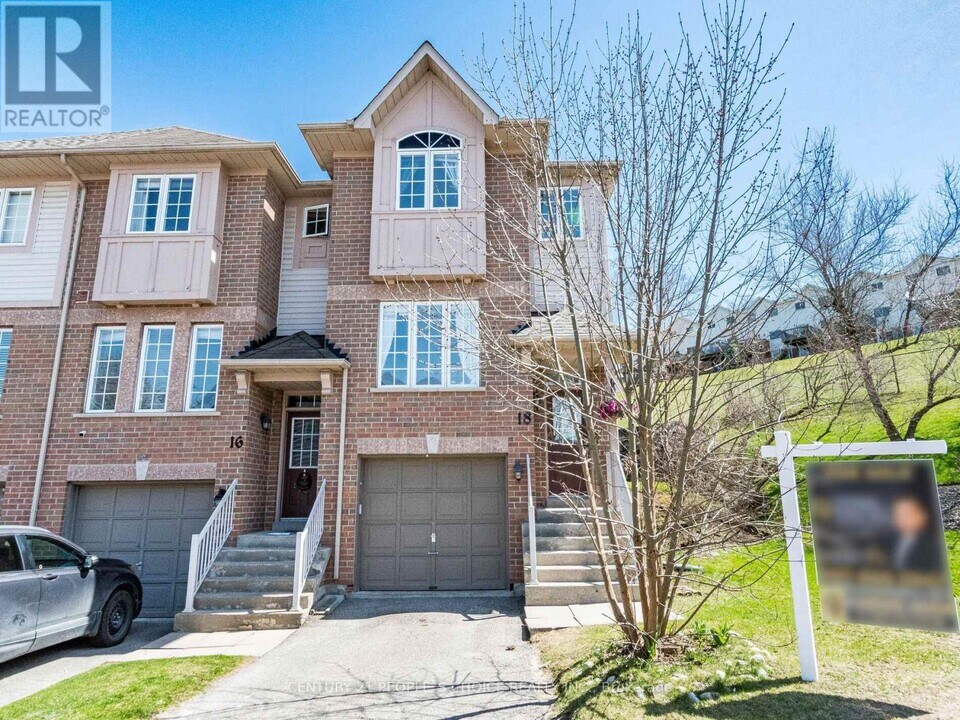 18 Palomino Trail in Halton Hills, ON - Building Photo