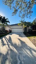 7607 NW 70th Way in Parkland, FL - Building Photo