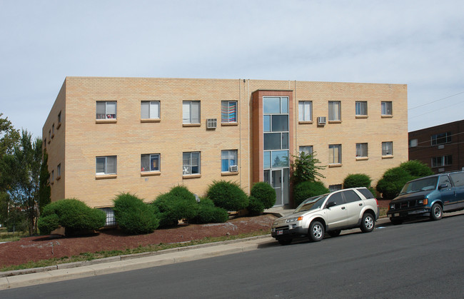 Airway Apartments in Aurora, CO - Building Photo - Building Photo