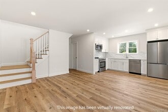 98 Burt Ave in Northport, NY - Building Photo - Building Photo