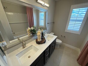 1237 Dignity Wy in Sacramento, CA - Foto de edificio - Building Photo