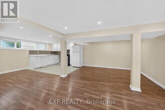 3567 Queenston Dr in Mississauga, ON - Building Photo - Building Photo