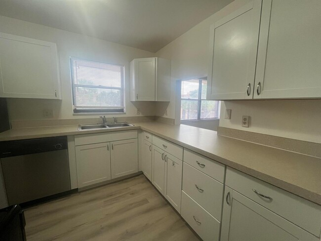 5975 Forest Hill Blvd, Unit 201 in West Palm Beach, FL - Building Photo - Building Photo