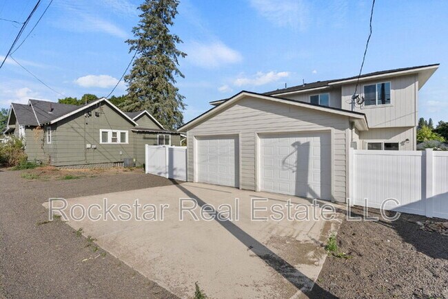 1817 W Chelan Ave in Spokane, WA - Building Photo - Building Photo