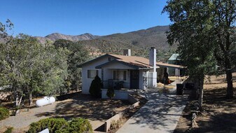 101 Acorn Ave in Bodfish, CA - Building Photo