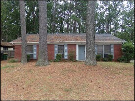 5803 Chaucer Ln in Little Rock, AR - Building Photo