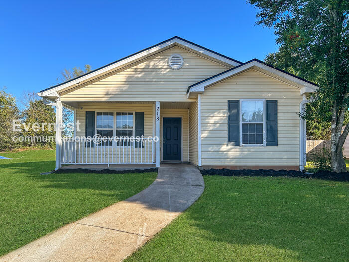 218 Dove Pl in Social Circle, GA - Building Photo