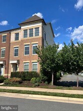 20730 Exchange St in Ashburn, VA - Foto de edificio - Building Photo