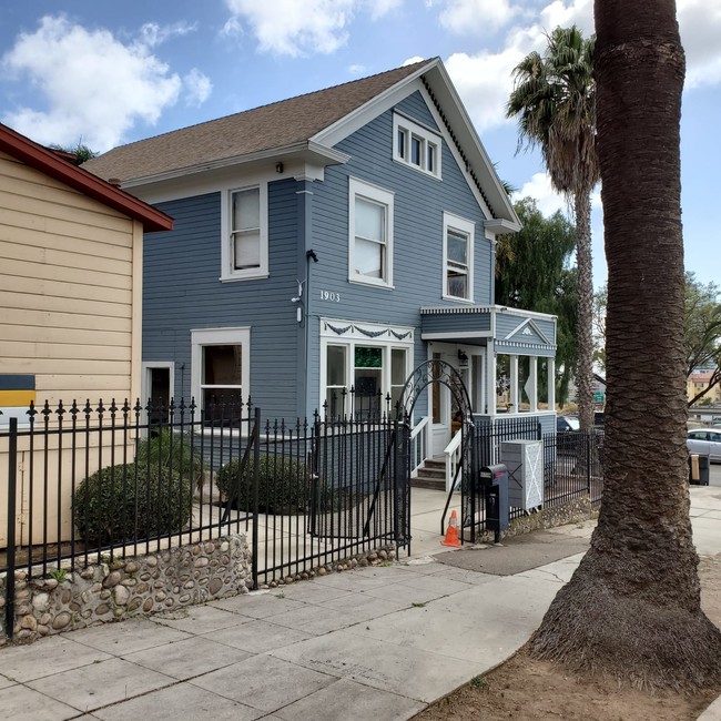 Living Q in San Diego, CA - Building Photo - Building Photo