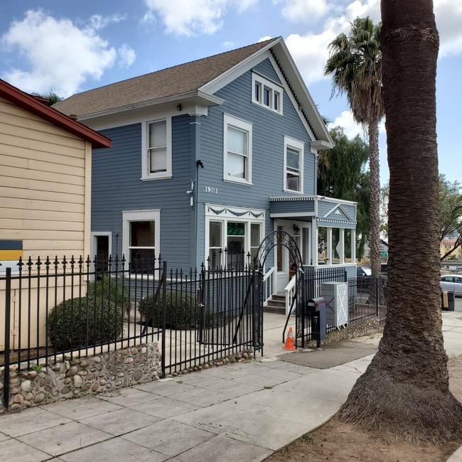 Living Q in San Diego, CA - Foto de edificio - Building Photo