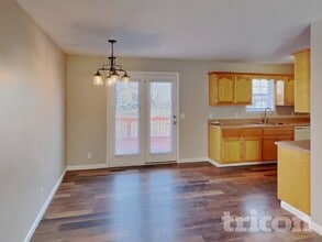 1150 E 17th Ave in Springfield, TN - Foto de edificio - Building Photo