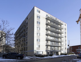 Crystal Arms Apartments in Ottawa, ON - Building Photo - Building Photo