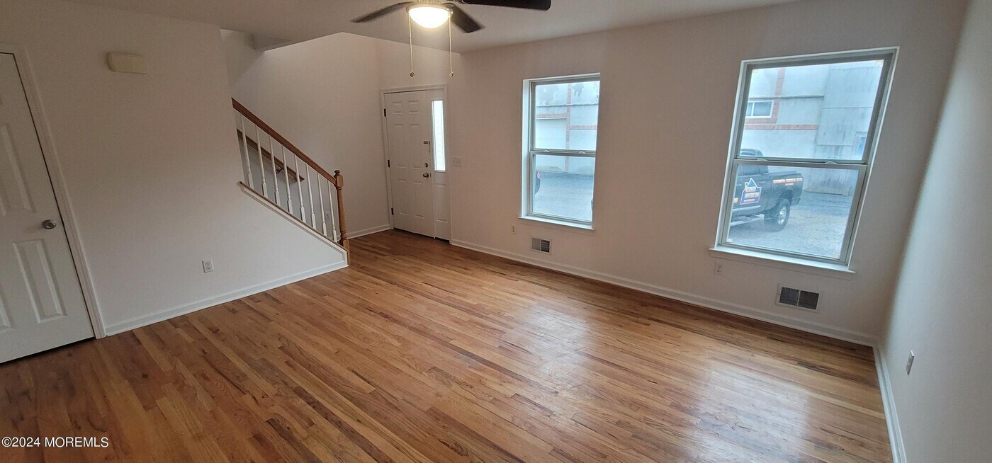 417 Wheaton Ave, Unit #2 in Bayville, NJ - Building Photo