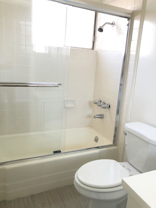 4433 Colbath Ave-Unit -36 in Los Angeles, CA - Building Photo