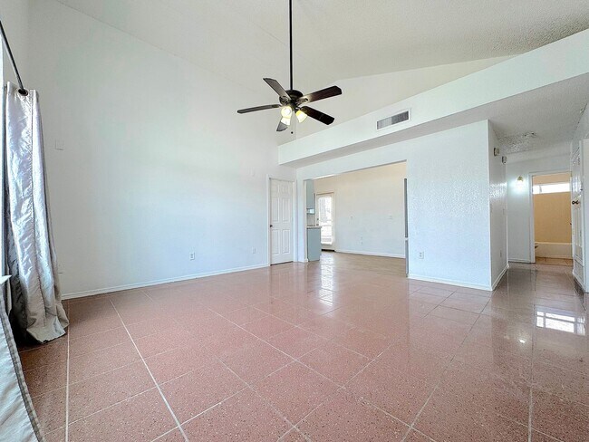 449 Von Bargen Dr in Horizon City, TX - Building Photo - Building Photo