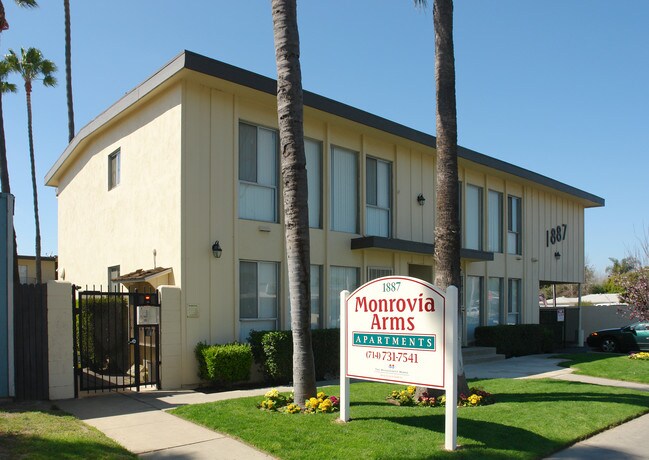 Monrovia Arms Apartments in Costa Mesa, CA - Building Photo - Building Photo