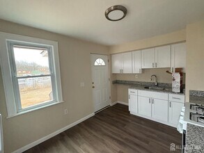 24 Washington Rd in Sayreville, NJ - Building Photo - Building Photo