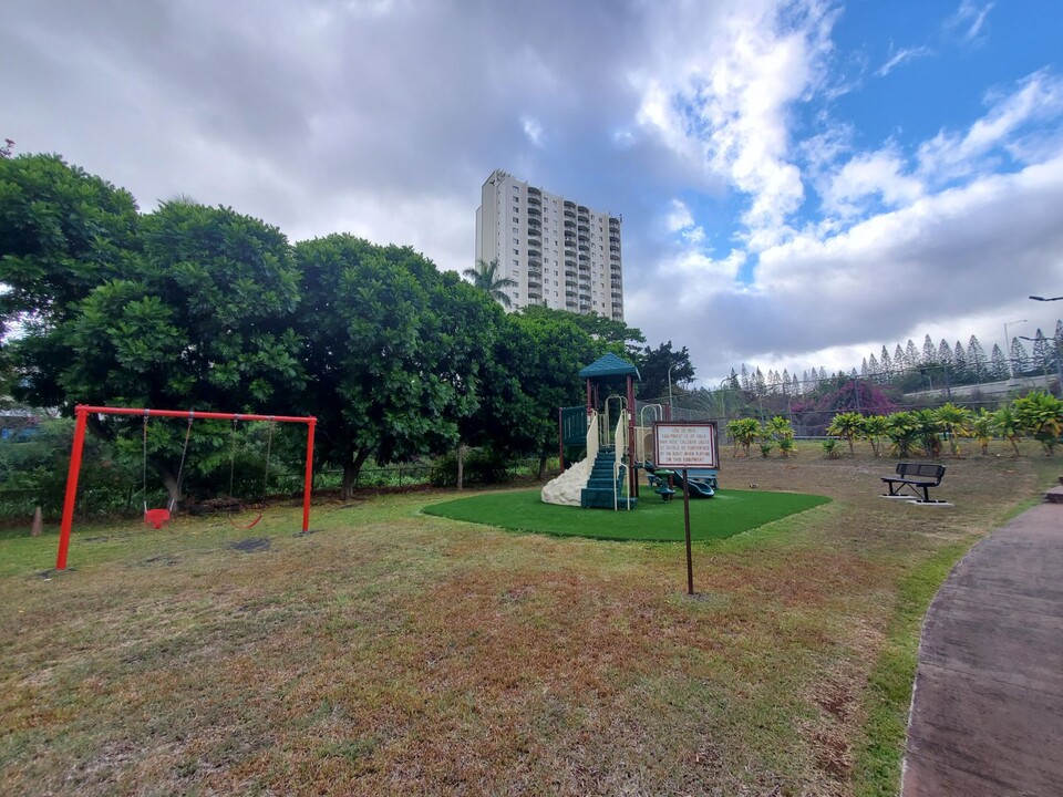 98-402 Koauka Loop, Unit 202 in Aiea, HI - Foto de edificio