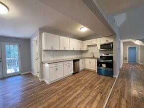 1596 Willowbrook Dr SW in Atlanta, GA - Building Photo - Building Photo