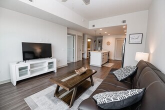 225 S Poplar St in Charlotte, NC - Building Photo - Building Photo