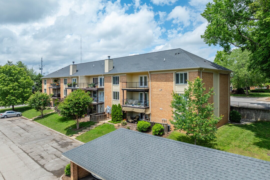 Lion's Head Condominiums in Nashville, TN - Building Photo