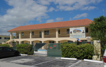 Ocean Breeze Apartments in Pompano Beach, FL - Building Photo - Building Photo