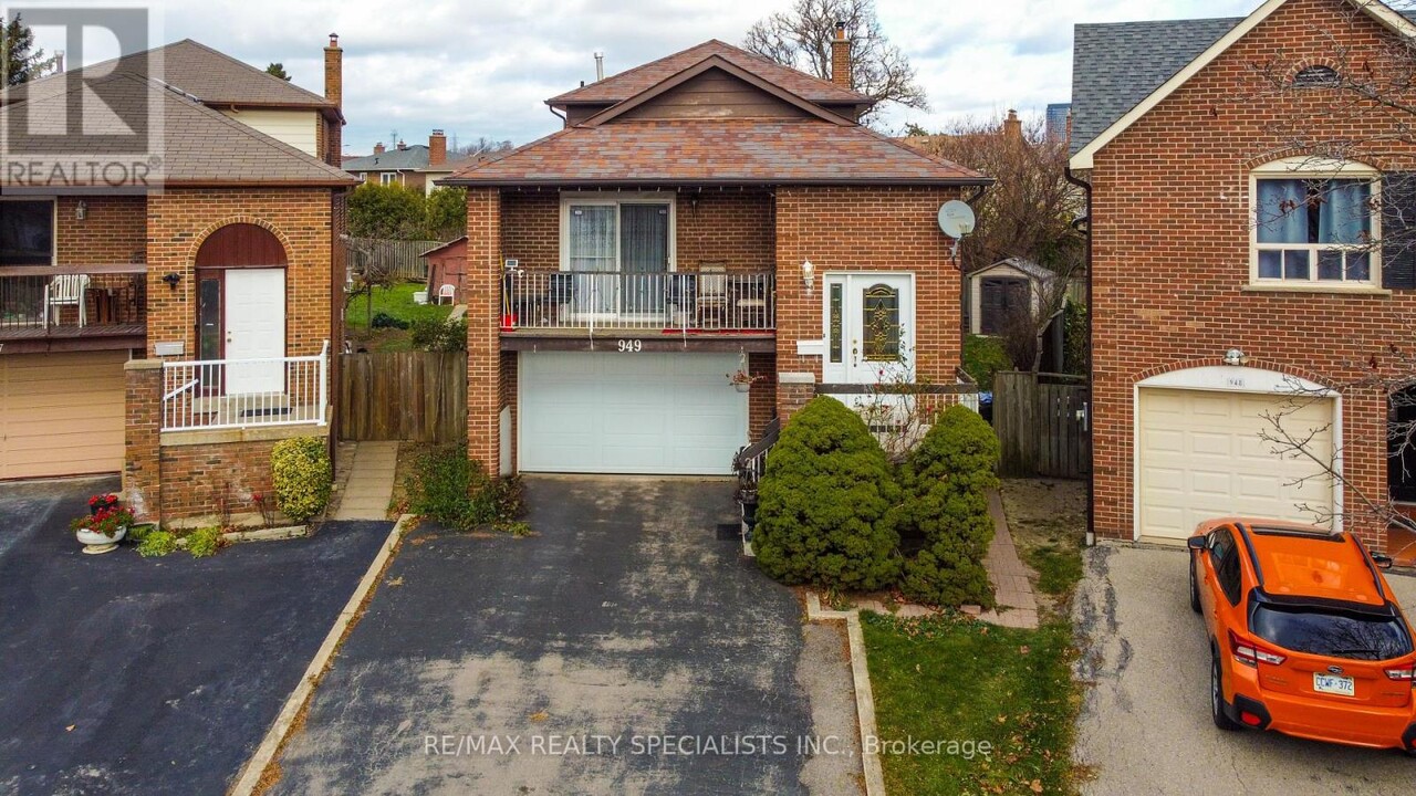 949 Hampstead Ct in Mississauga, ON - Building Photo