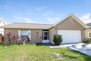 208 Lookout Dr in Apollo Beach, FL - Building Photo