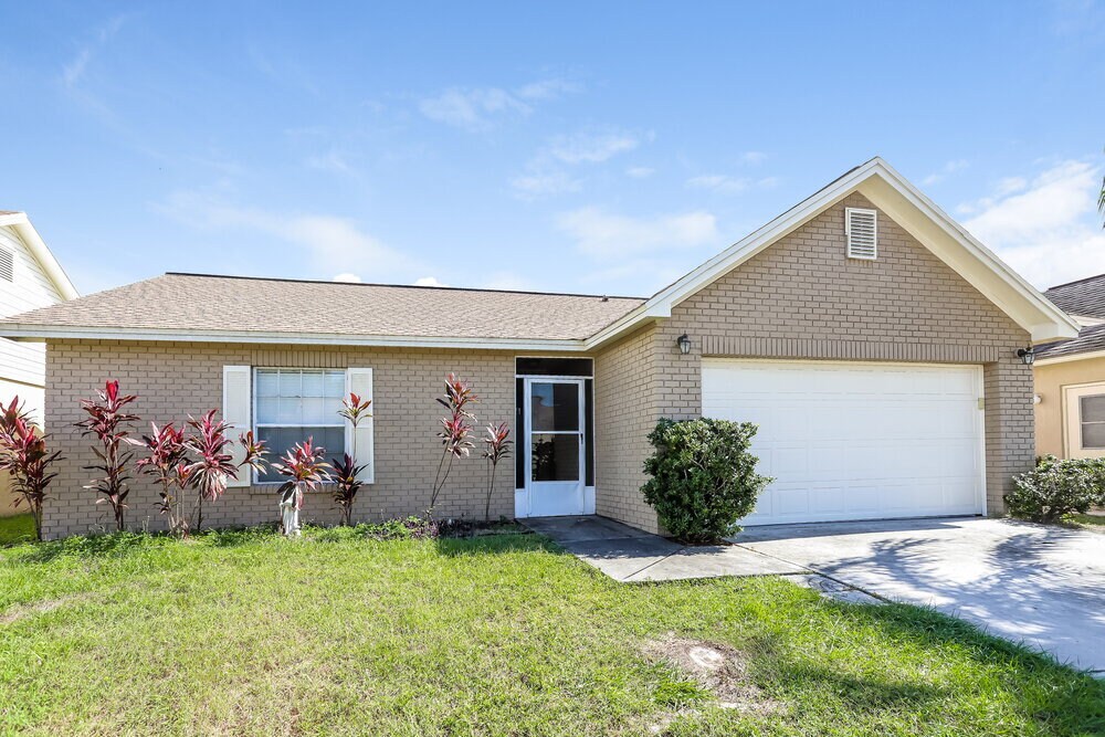 208 Lookout Dr in Apollo Beach, FL - Building Photo
