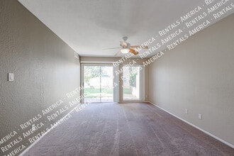 4555 W Continental Dr in Glendale, AZ - Building Photo - Building Photo