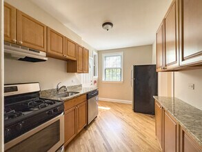 890 Green Bay Rd, Unit J07W in Winnetka, IL - Building Photo - Building Photo