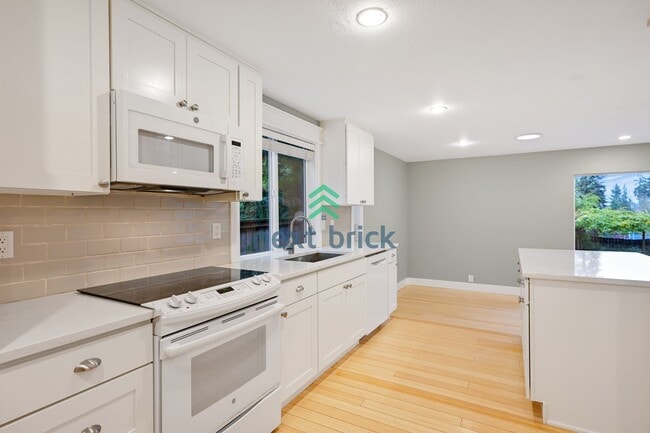 20010 Fremont Ave N in Shoreline, WA - Building Photo - Building Photo