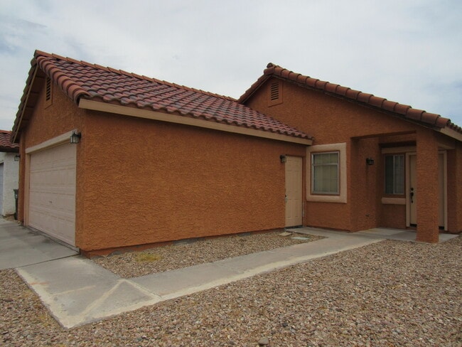 541 Chandler St in Henderson, NV - Building Photo - Building Photo