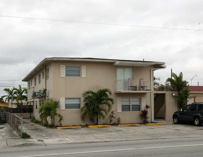 2530 W 8th Ave in Hialeah, FL - Building Photo - Building Photo