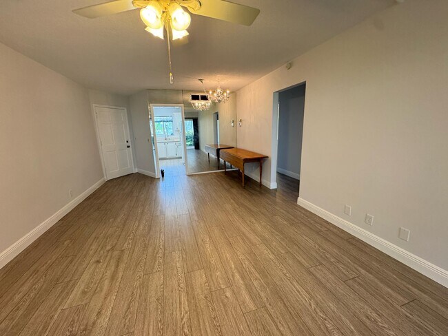 5 Westwood Ave in Tequesta, FL - Building Photo - Building Photo