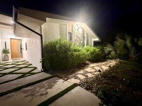 7272 Cirrus Way, Unit 7272.5 in West Hills, CA - Foto de edificio - Building Photo