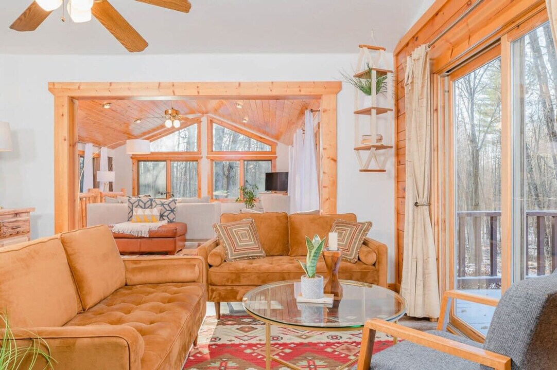 W10059 Get Away Ln in Crivitz, WI - Building Photo